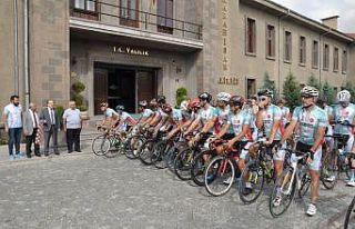 Profesyonel bisikletçiler Ömer Halis Demir’in...