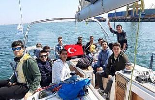 Romanya ve Letonya’ya giden Çeşmeli öğrenciler...