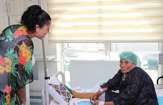 Safranbolu Belediyesi hastalara moral vermeye devam...