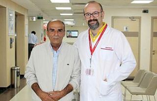 Sağ gözündeki sorun sol gözünü ameliyat edince...