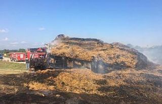Saman balyası yüklü kamyon alev alev yandı