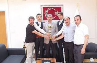 Şampiyon ekipten Müdür Tunç’a ziyaret