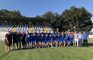 Şampiyon sahaya indi