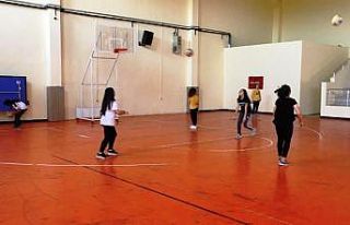 Sarıgöl’de voleybol kursuna ilgi