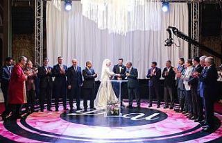 Saygılı ailesinin mutlu günü