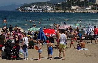 Sıcaktan bunalan Bursalılar denize akın etti