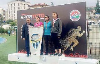 Sıla Koç, gülle atmada Türkiye şampiyonu oldu