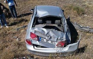 Sivas’ta otomobil şarampole uçtu: 1 polis yaralı