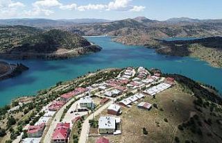 Sivas’taki bu köy, tatil köylerini andırıyor