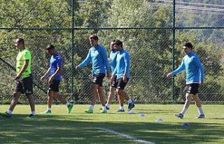 Sözleşme imzalamayan futbolcular Bolu’da kampa...