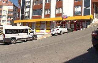 Sultangazi’de markette silahlı soygun