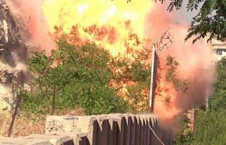 Şüpheli çanta fünyeyle patlatıldı, yangın çıktı