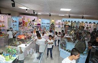 Suriyeli yetimler oyuncak müzesini gezdi