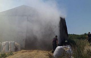 Taş motorundan çıkan kıvılcımlar 25 ton samanı...
