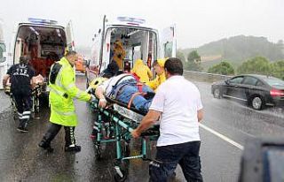 Tem Otoyolu’nda şiddetli yağış kazayı getirdi:...