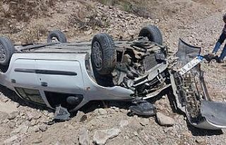 Ters dönen otomobilden yaralı kurtuldu