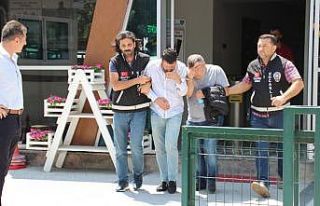 Turistleri gasp eden 3 sahte polis tutuklandı