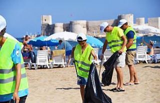 Turizm merkezi Kızkalesi’nde sahil temizliği