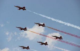 Türk Yıldızları’nı ve Solo Türk’ü binlerce...