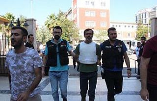Üç kardeşi öldüren zanlı adliyede