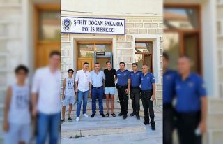 Ünlü futbolcu Mesut Özil’den Alaçatı’da polis...