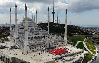 Üsküdar’da yaz Kur’an kurslarına dev bayrakla...