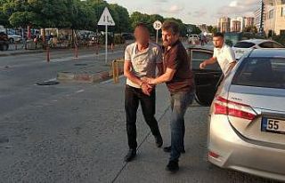 Uyuşturucuya karşı pankart taşıyıp, uyuşturucu...