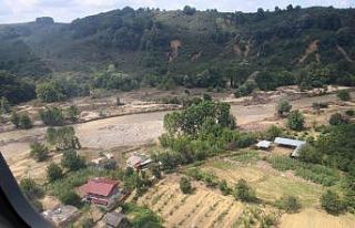 Vali Dağlı sel bölgesinde havadan inceleme yaptı