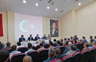 Vali Öksüz, muhtarlarla bir araya geldi