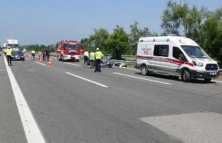 Yabancı plakalı otomobil tıra arkadan çarptı:...