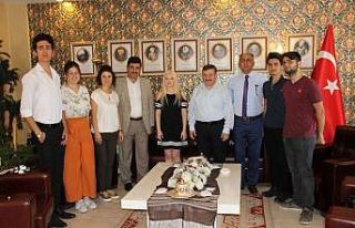 YKS’nın başarılı öğrencileri altınla ödüllendirildi