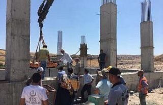 Yüksekten düşen işçi yaralandı