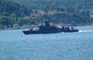 Yunan savaş gemisi yine füzeler açık vaziyette...