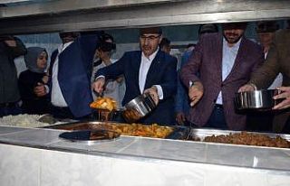 Yüreğir Aşevi 2 bin 500 vatandaşı doyuruyor