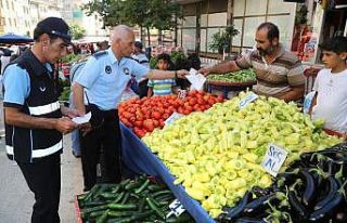 Zabıta ekiplerinden pazar denetimi