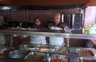 15 yıldır karı koca ev yemeği yapıp satıyorlar