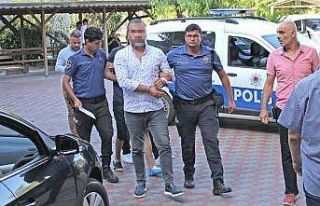 3 kişinin yaralandığı silahlı çatışmaya 4...