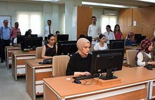 Adana Adliyesinde "10 parmak" sınav heyecanı