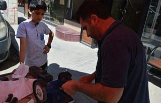 Ağrı’da bıçak bileme noktalarında bayram yoğunluğu