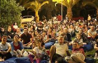 Akhisar Belediyesi açık hava sinema günleri keyifli...