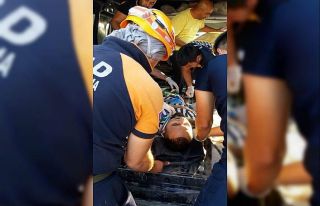 Aksaray’da minibüs ile hafriyat kamyonu çarpıştı:...