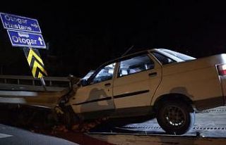 Alkollü sürücü bariyerlere ok gibi saplandı