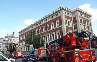 Almanya Başkonsolosluğunun çatısında yangın