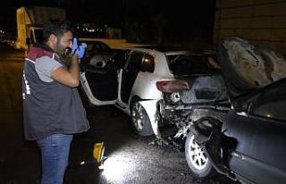 Antalya’da araç yangınında iki otomobil kül...