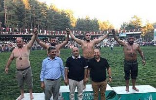 Ariç, yağlı güreşte Adana’ya üçüncülük...