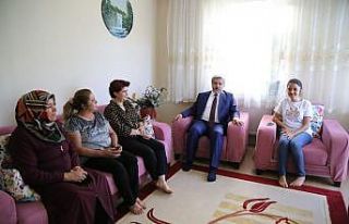 ASÜ’yü kazanan öğrencilere Rektör Şahin’den...