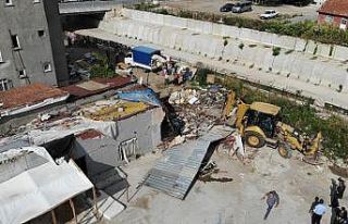 Ataşehir’de su baskınlarına karşı dere yatağındaki...