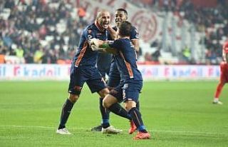 Başakşehir’e gençlik aşısı