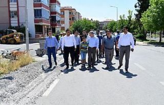 Başkan Çınar, kaldırım yenileme çalışmalarını...