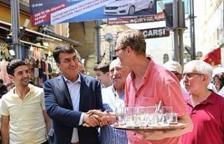 Başkan Dündar çarşı esnafı ile bayramlaştı